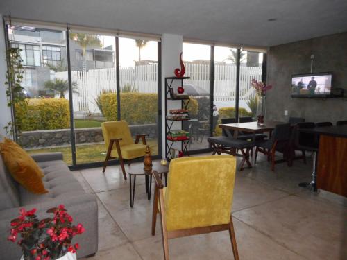 Shared lounge/TV area, Hermosa Casa en Orilla del lago -Zona de villedos- in San Pedro Tesistan