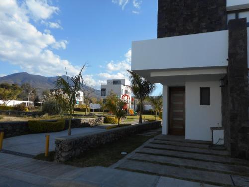 Hermosa Casa en Orilla del lago -Zona de villedos- in San Pedro Tesistan