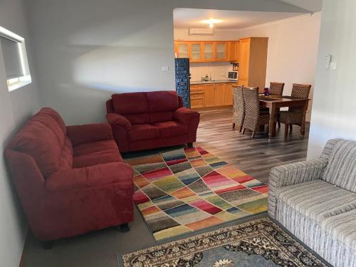 B&B Geraldton - Quaint Flat, Outside Dog Friendly, near hospital - Bed and Breakfast Geraldton