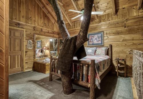 ER69 - Rachel's Tree House - Great location Close to all the action! cabin - image 2