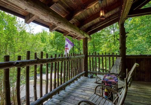 ER69 - Rachel's Tree House - Great location Close to all the action! cabin - image 3