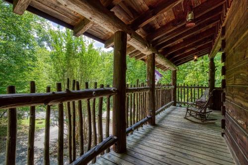 ER69 - Rachel's Tree House - Great location Close to all the action! cabin - main image