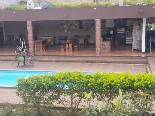 Casa encantadora com piscina, sauna, Jacuzzi e área gourmet (Dara House e eventos com piscina aquecida, sauna, Jacuzzi e area gourmet para festas de ate 200 pess) in Cachoeira do Campo