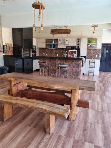 Casa encantadora com piscina, sauna, Jacuzzi e área gourmet (Dara House e eventos com piscina aquecida, sauna, Jacuzzi e area gourmet para festas de ate 200 pess) in Cachoeira do Campo