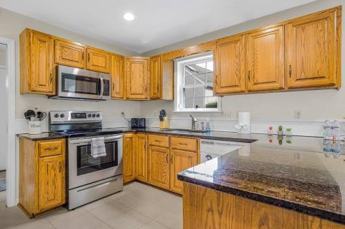 Ultimate Retreat @ Papermill Rd in Newark, USA