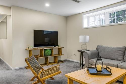 Ultimate Retreat @ Papermill Rd in Newark, USA