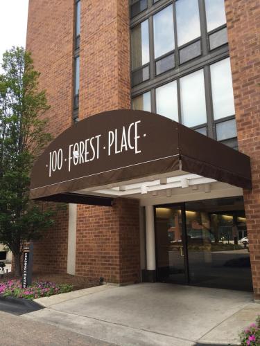 Cozy1 BDRM apartment Located In The Heart Of Downtown Oak Park by Glow & Explore in Oak Park, USA
