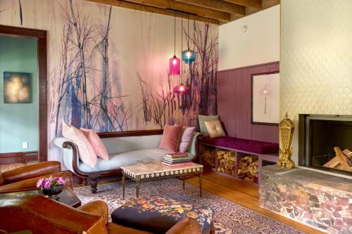 Designer Farmhouse -Hot Tub -Sunset Porch -Firepit in Roxbury, USA