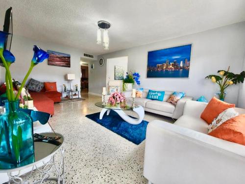 Relax 523 in Miami, USA