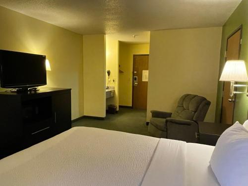 Super 8 by Wyndham Colby - image 6