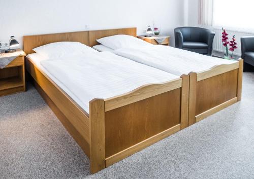 Hotel Hilling Set in a prime location of Papenburg, Hotel Hilling puts everything the city has to offer just outside your doorstep. Both business travelers and tourists can enjoy the hotels facilities and services