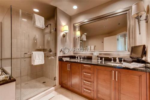 MGM Signature PH 30th floor Deluxe Studio apartment Strip Facing with Balcony, Las Vegas (photo 6)