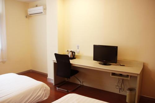 Hanting Nanjing Central Door Hanting Express Nanjing Central Door ( Former Nanj is perfectly located for both business and leisure guests in Nanjing. The property offers guests a range of services and amenities designed to provid