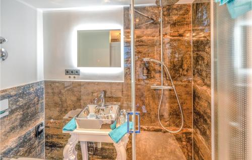 Fürdőszoba, 2 Bedroom Cozy Apartment In Mettmann in Mettmann