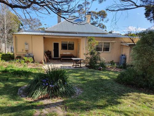 Temora House- classic, pet friendly, close to town