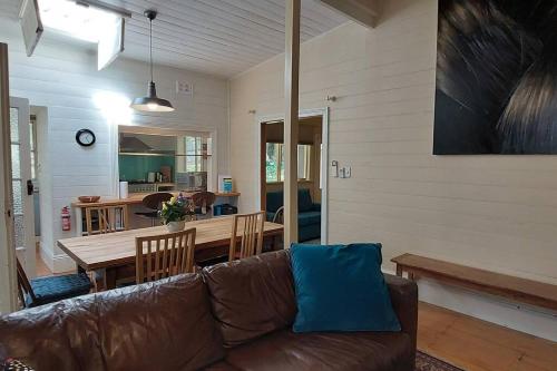 Temora House- classic, pet friendly, close to town