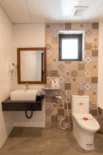 room detail thumbnail 2