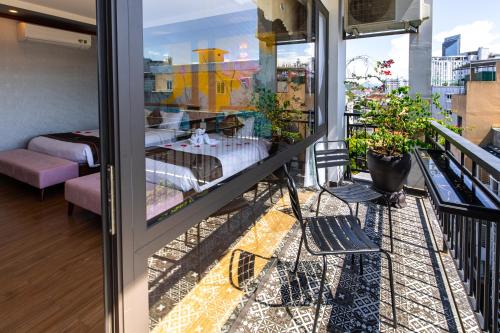 room detail thumbnail 1