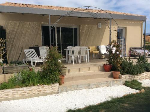 maison 1 chambre salle de bain en campagne