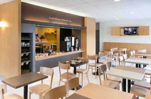 Bar/ Salón, B&B HOTEL Auray Carnac in Auray