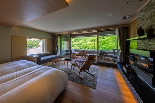 Premium Corner Suite with Onsen Open Air Bath - Non-Smoking(West BLD) - Premium Set Breakfast + Exclusive KAISEKI Dinner at Japanese Restaurant