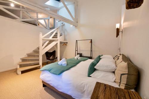 1 king bed, 1 twin bed
