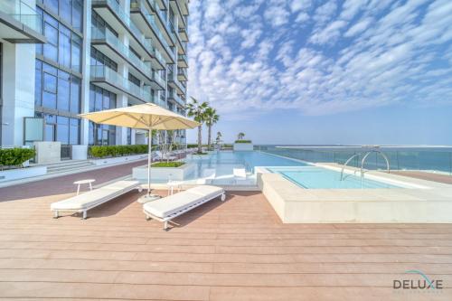 Piscina, Serene 1BR at The Anwa By Omniyat Dubai Maritime City by Deluxe Holiday Homes in Jumeirah
