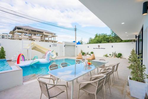 Nine 9 Pool Villa Pattaya - Tap to explore photos