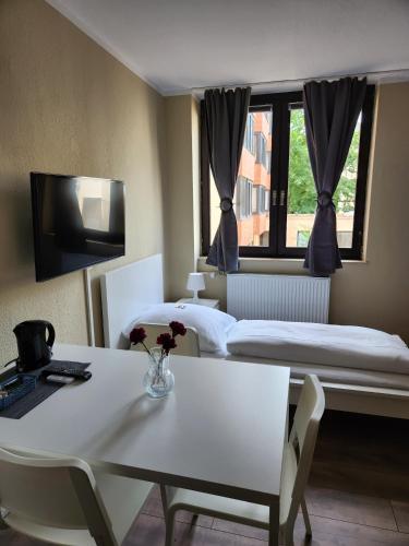 3 twin beds