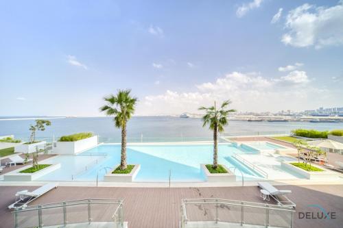 Piscina, Peaceful 1BR at The Anwa By Omniyat Dubai Maritime City by Deluxe Holiday Homes in Jumeirah