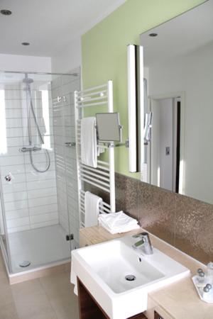Hotel Winter - image 4