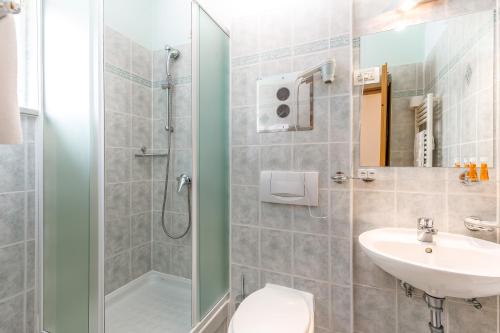 Double Room with Sea View image 1