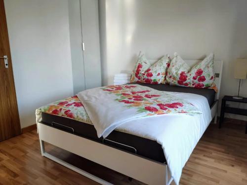 Apartment with Mountain View image 10