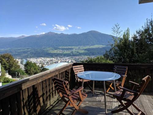 Apartment with Mountain View