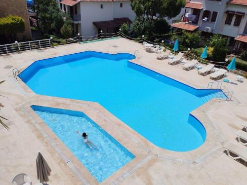 Olimpik yüzme havuzlu lüks triplex villa