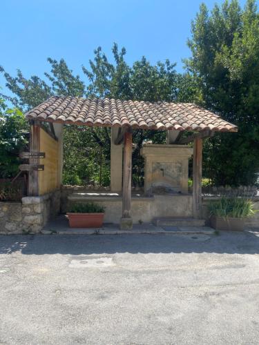 Maison de village avec jacuzzi