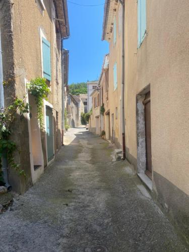 Maison de village avec jacuzzi