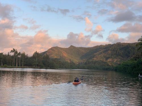 Waipouli Beach Resort Beautiful Luxury Ground Level Garden View AC Pool!