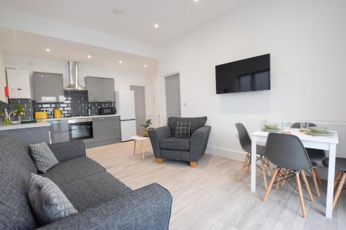 Stylish City Centre Apartments 2
