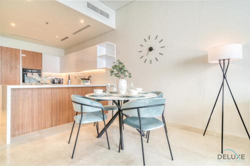 Coastal 1BR at The Anwa By Omniyat Dubai Maritime City by Deluxe Holiday Homes, Dubái (foto 2)