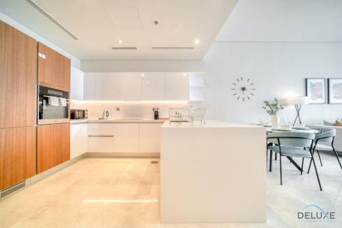 Coastal 1BR at The Anwa By Omniyat Dubai Maritime City by Deluxe Holiday Homes, Dubái (foto 3)