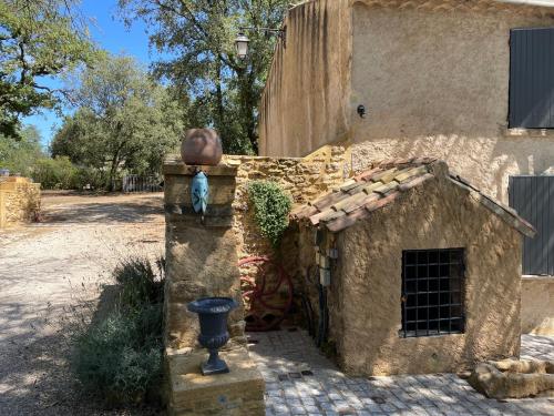 agréable mas au calme jusqu'à 11 pers. près d'Uzès