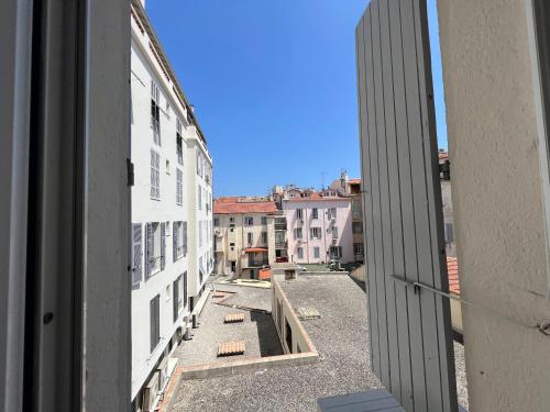Newly Renovated Luxury Suite in the Center of Cannes 4
