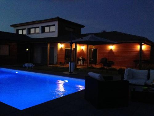 Villa 190m2 8 pers piscine et chalet indépendant