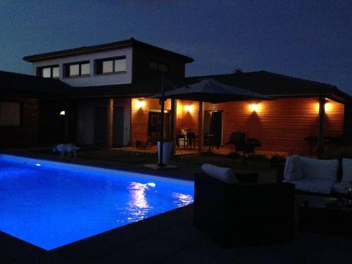 Villa 190m2 8 pers piscine et chalet indépendant - Location saisonnière - Beauregard-l'Évêque