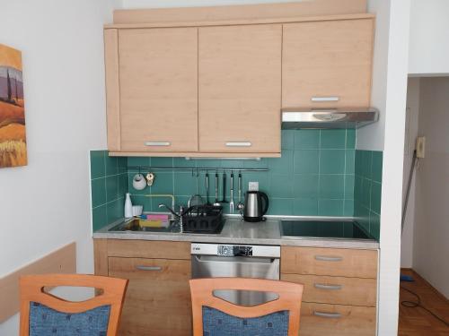 2 bedrooms, 3 beds