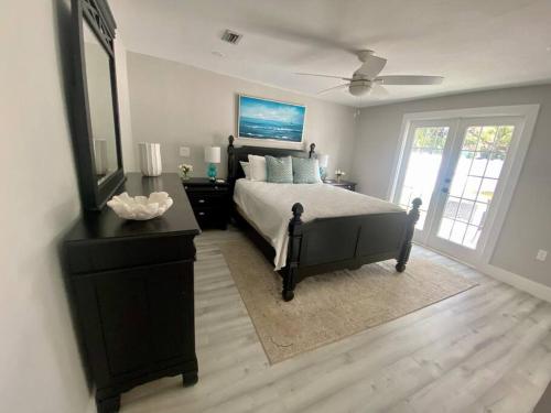 House on Hibiscus: #SiestaBeach in Sarasota, USA