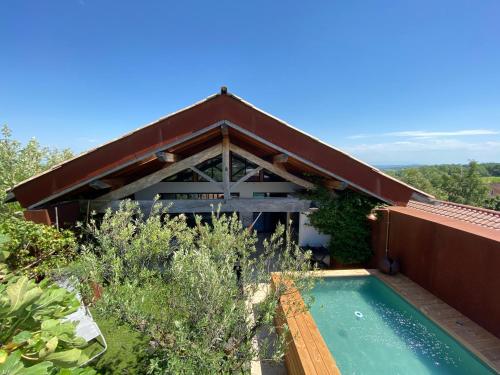 Grande Maison d'architecte avec toit terrasse, Piscine sans vis à vis et Sauna gîte à louer Vaulx-Milieu