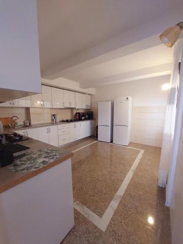 廚房, Pensiunea Paradiso Sarinasuf in 穆里格凱奧爾