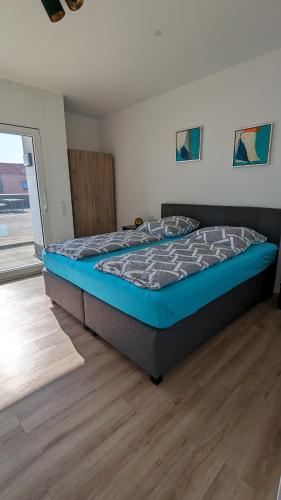 1 queen bed, 1 sofa bed